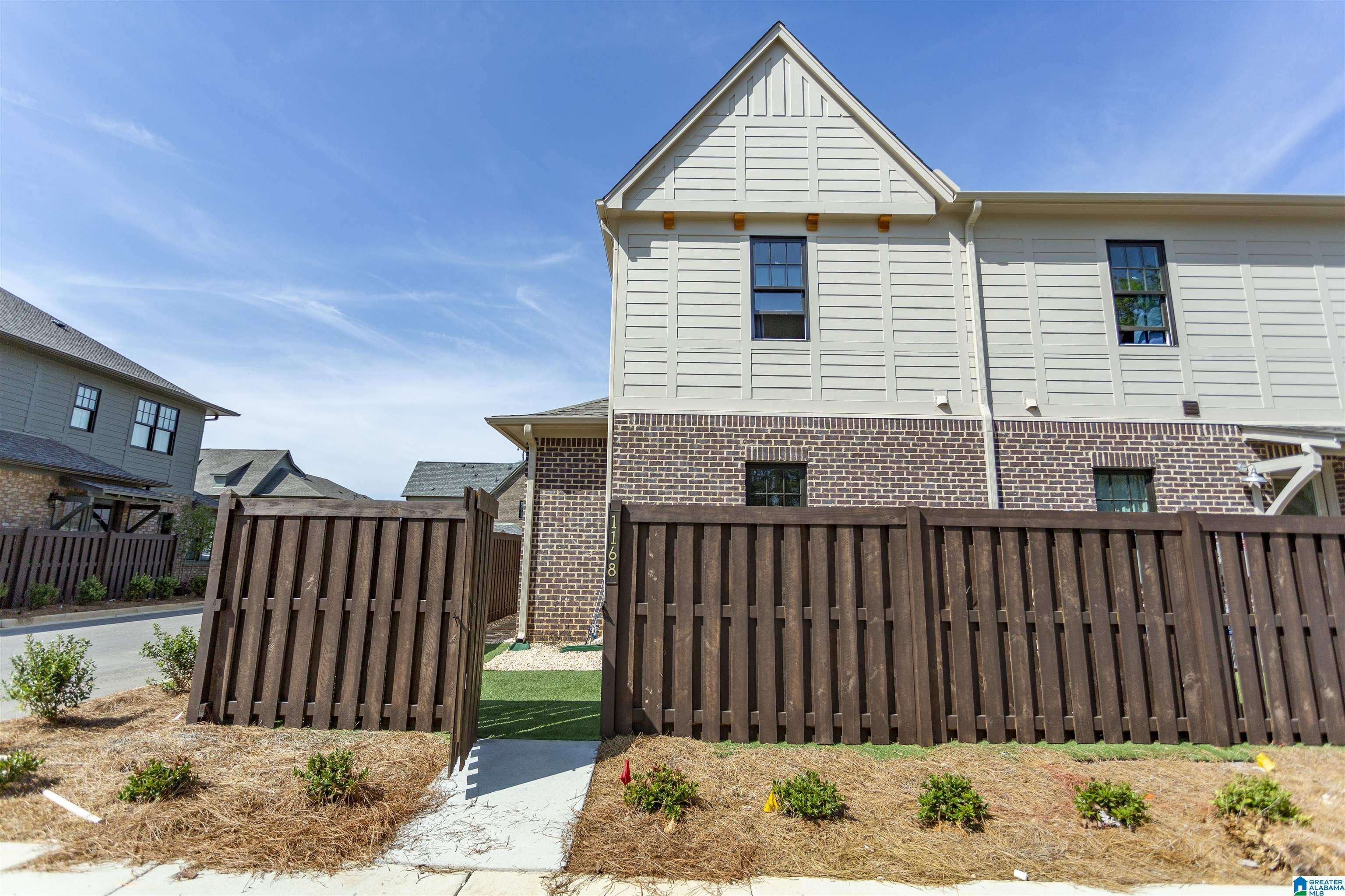1168 WINDSOR SQUARE