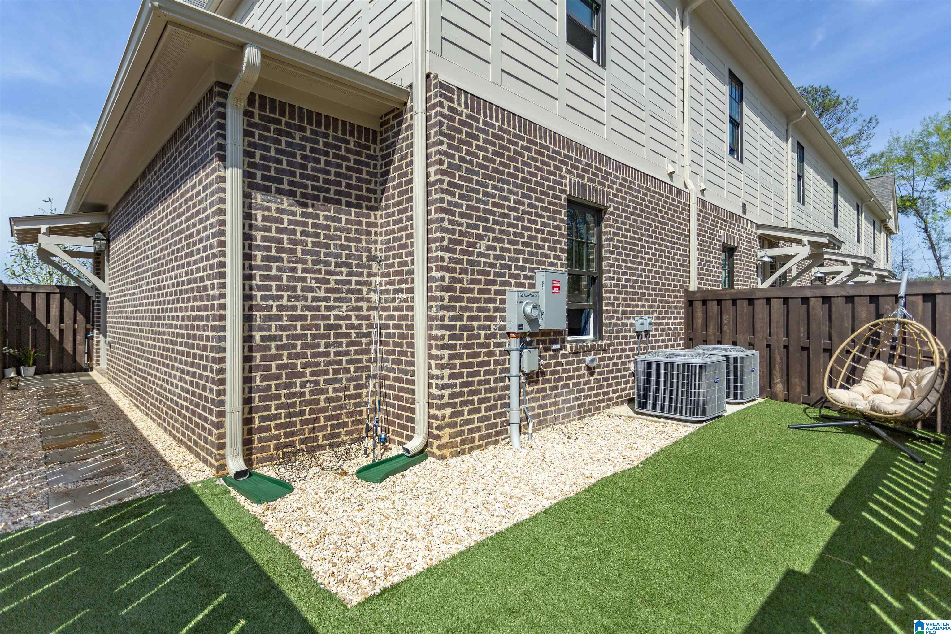 1168 WINDSOR SQUARE