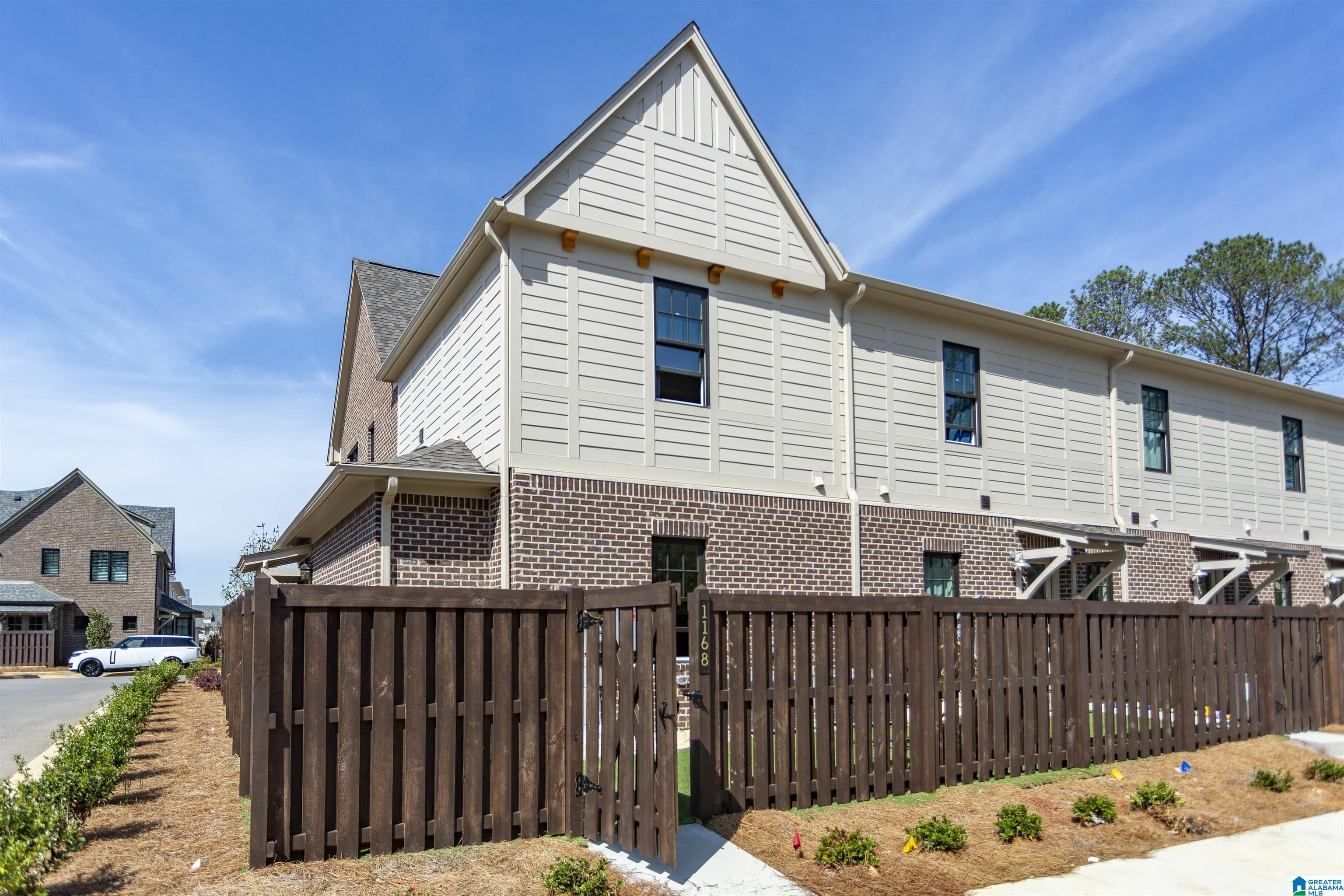 1168 WINDSOR SQUARE