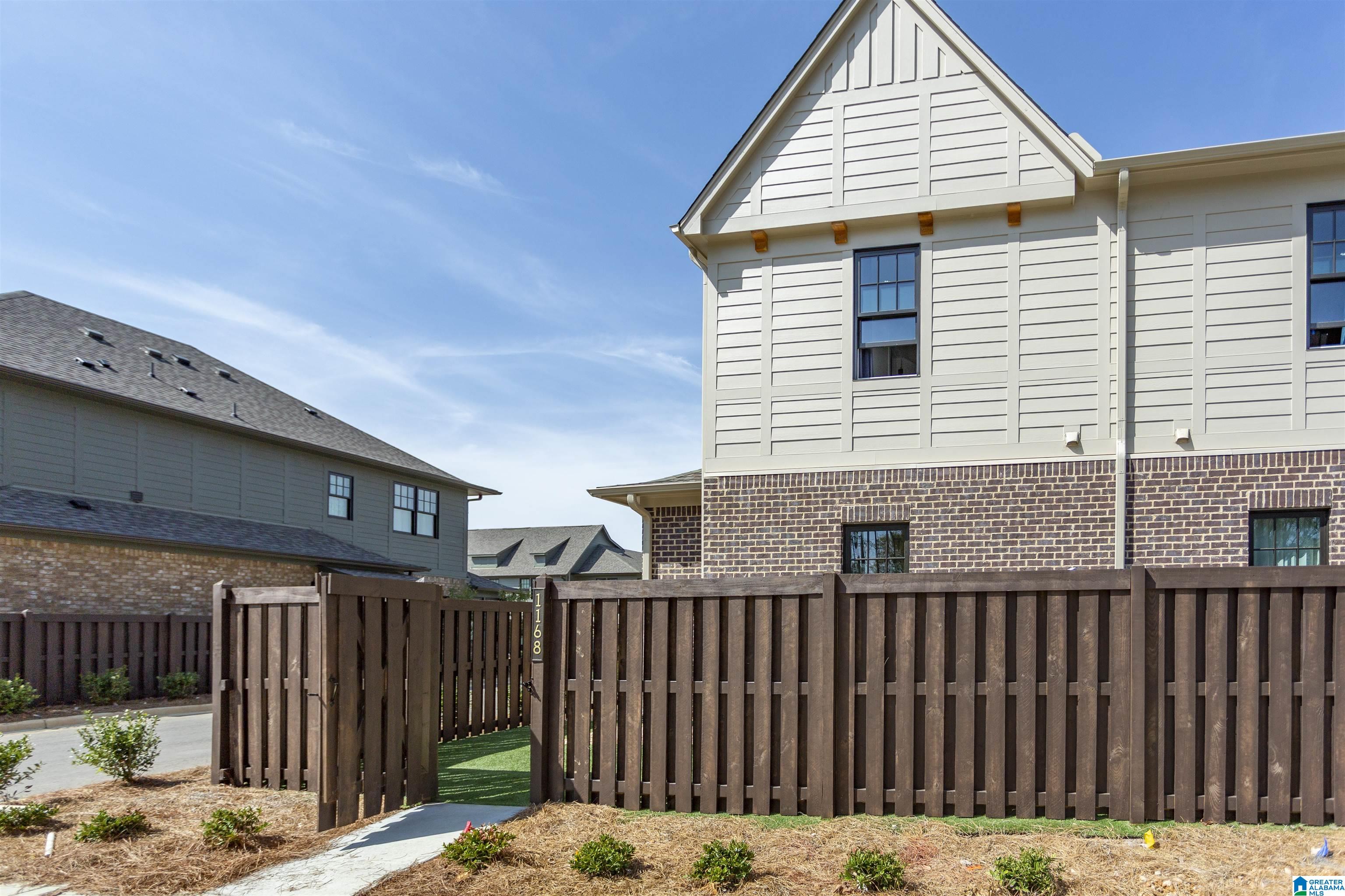 1168 WINDSOR SQUARE