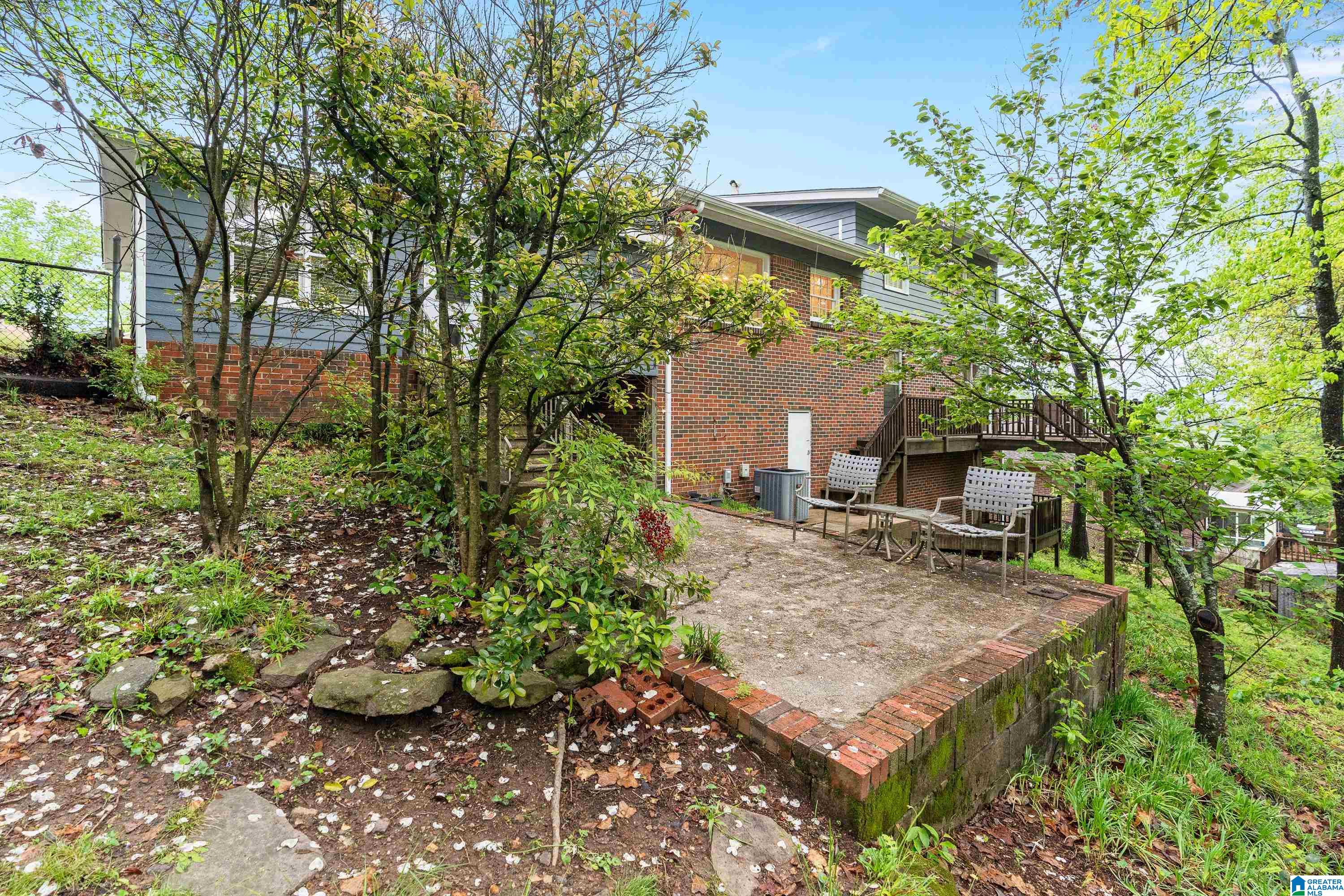 409 FERNCLIFF DRIVE