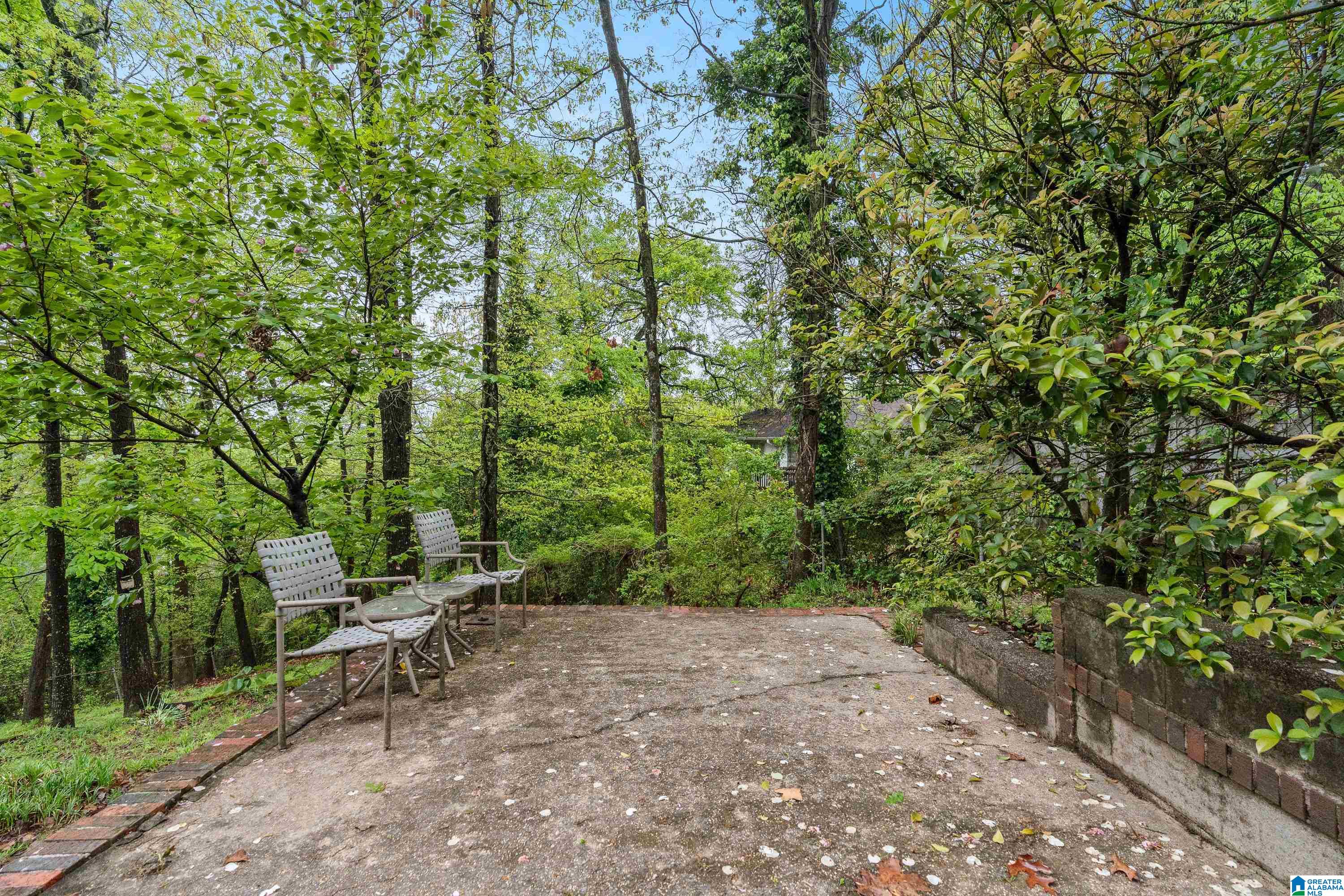 409 FERNCLIFF DRIVE
