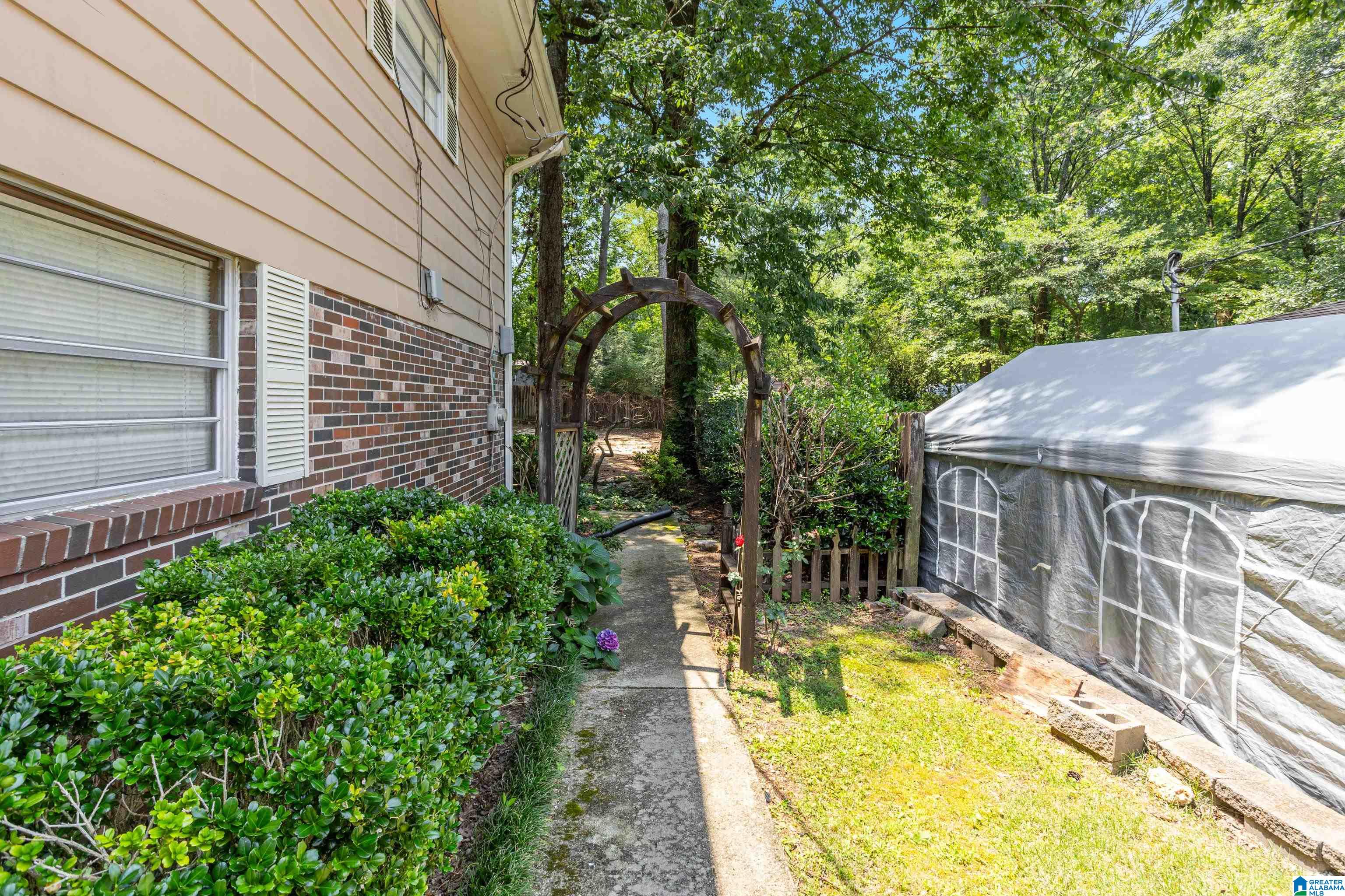 809 SHERWOOD FOREST DRIVE