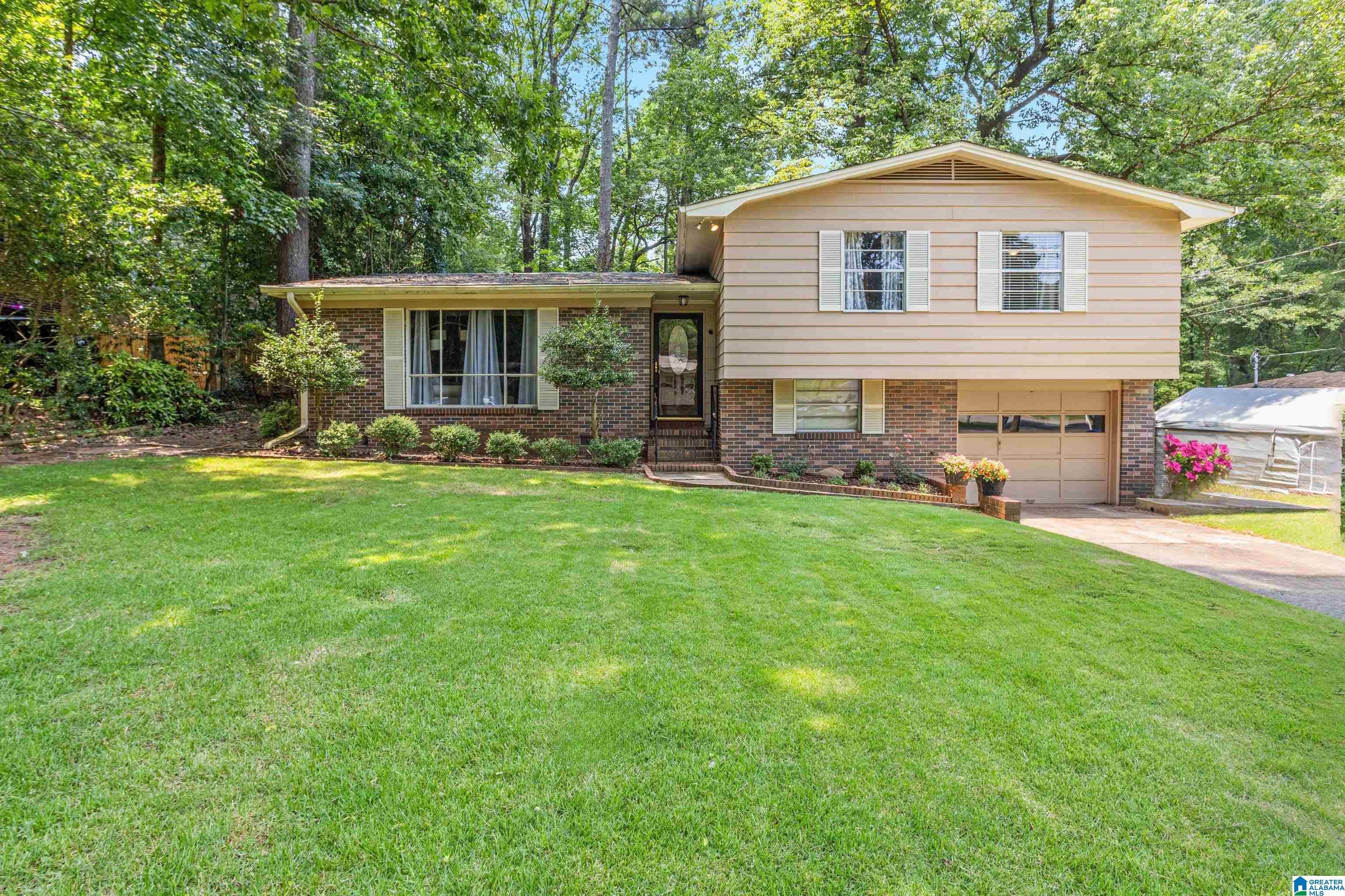 809 SHERWOOD FOREST DRIVE
