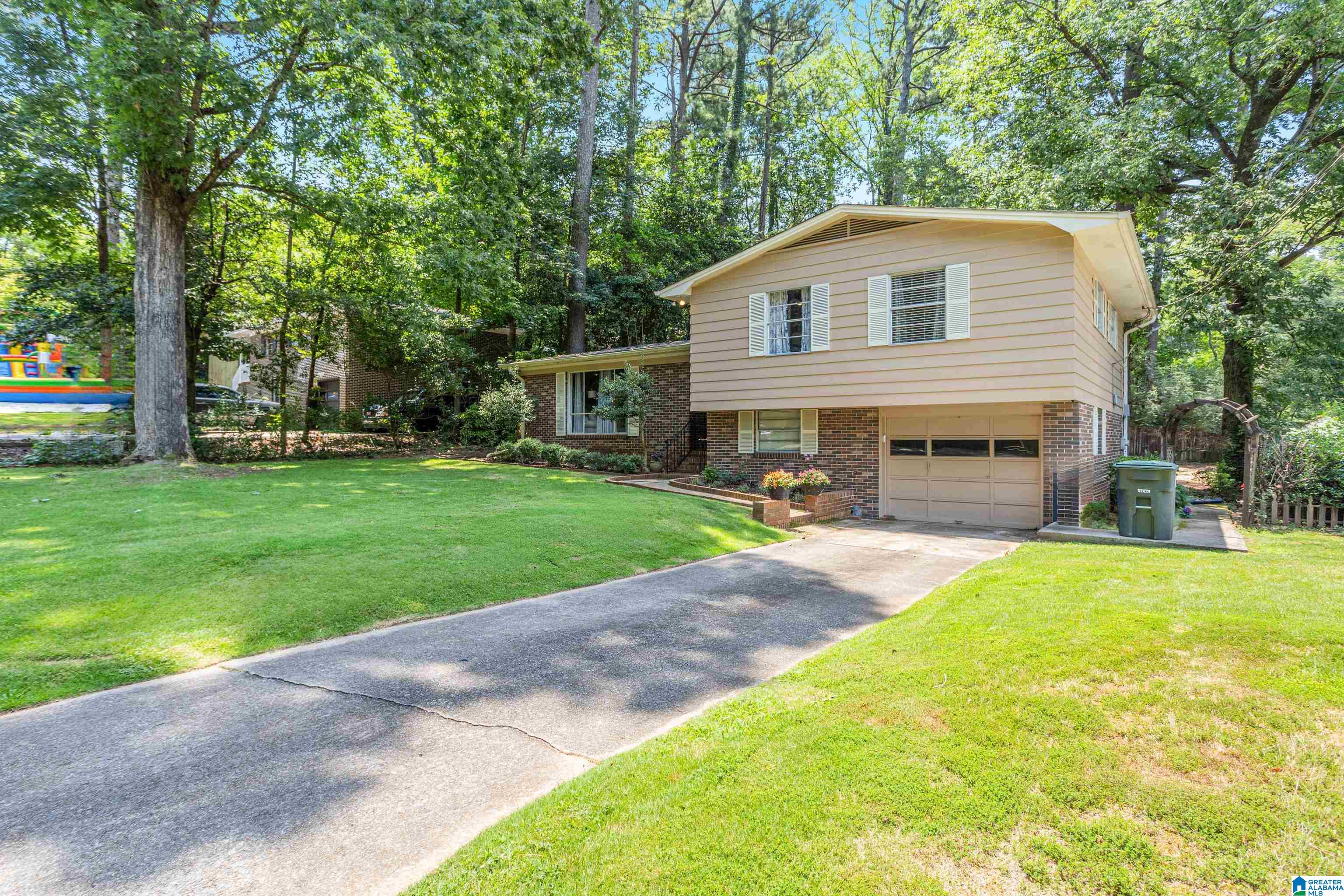 809 SHERWOOD FOREST DRIVE