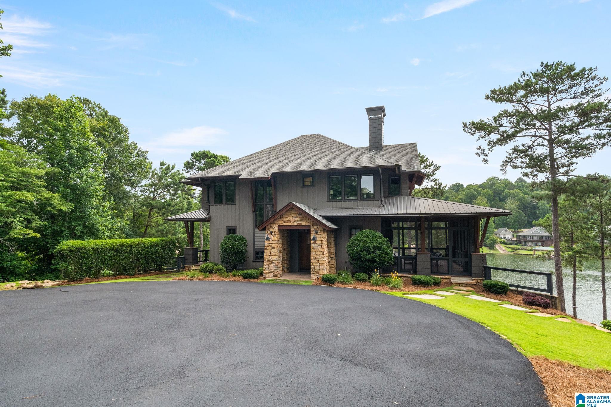 684 AMBER DRIVE