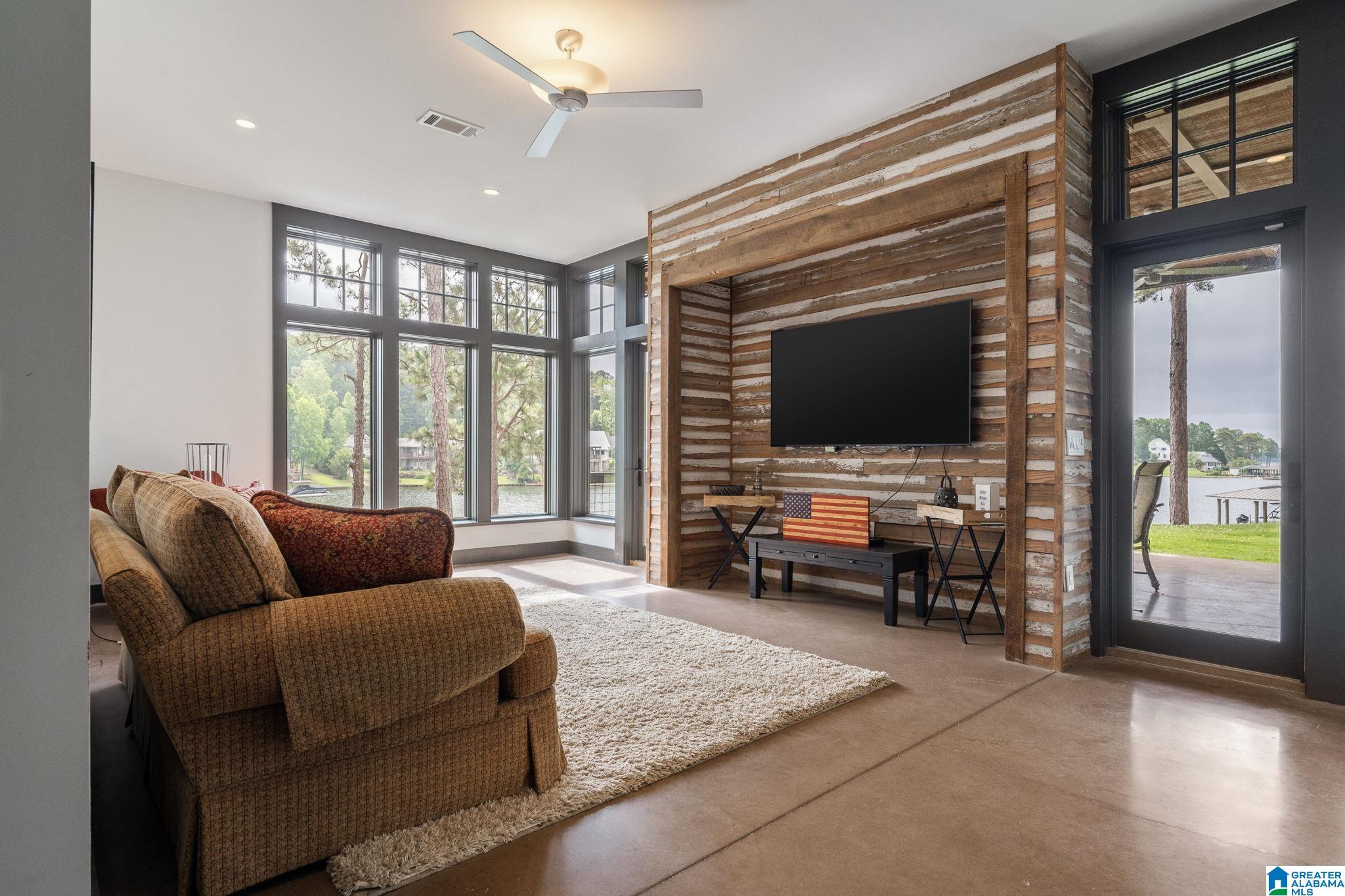 684 AMBER DRIVE