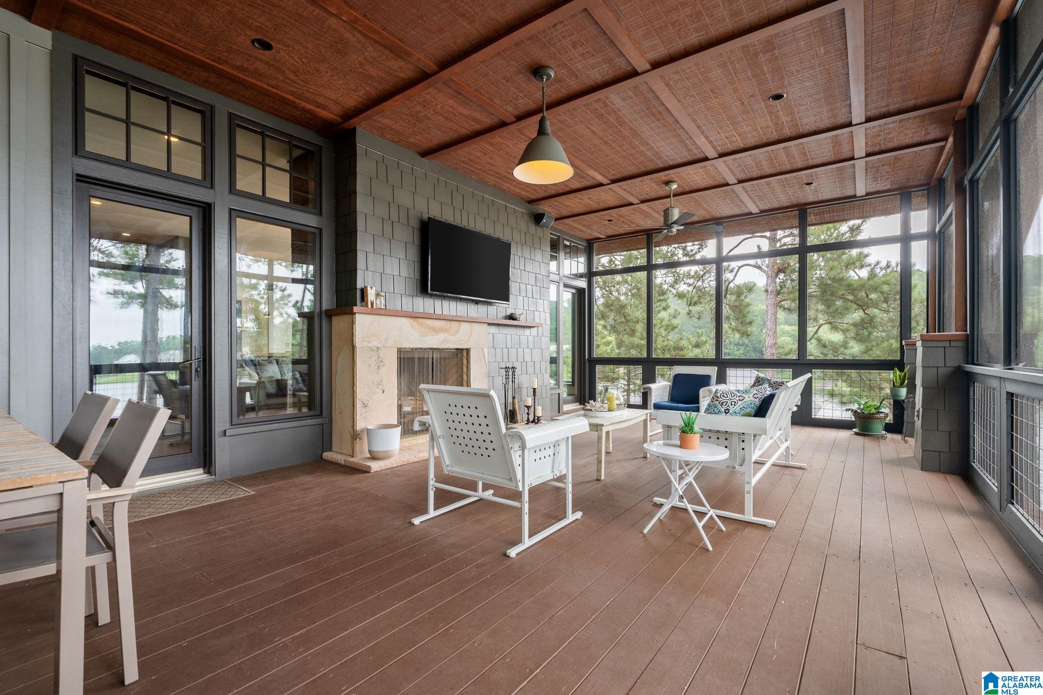 684 AMBER DRIVE