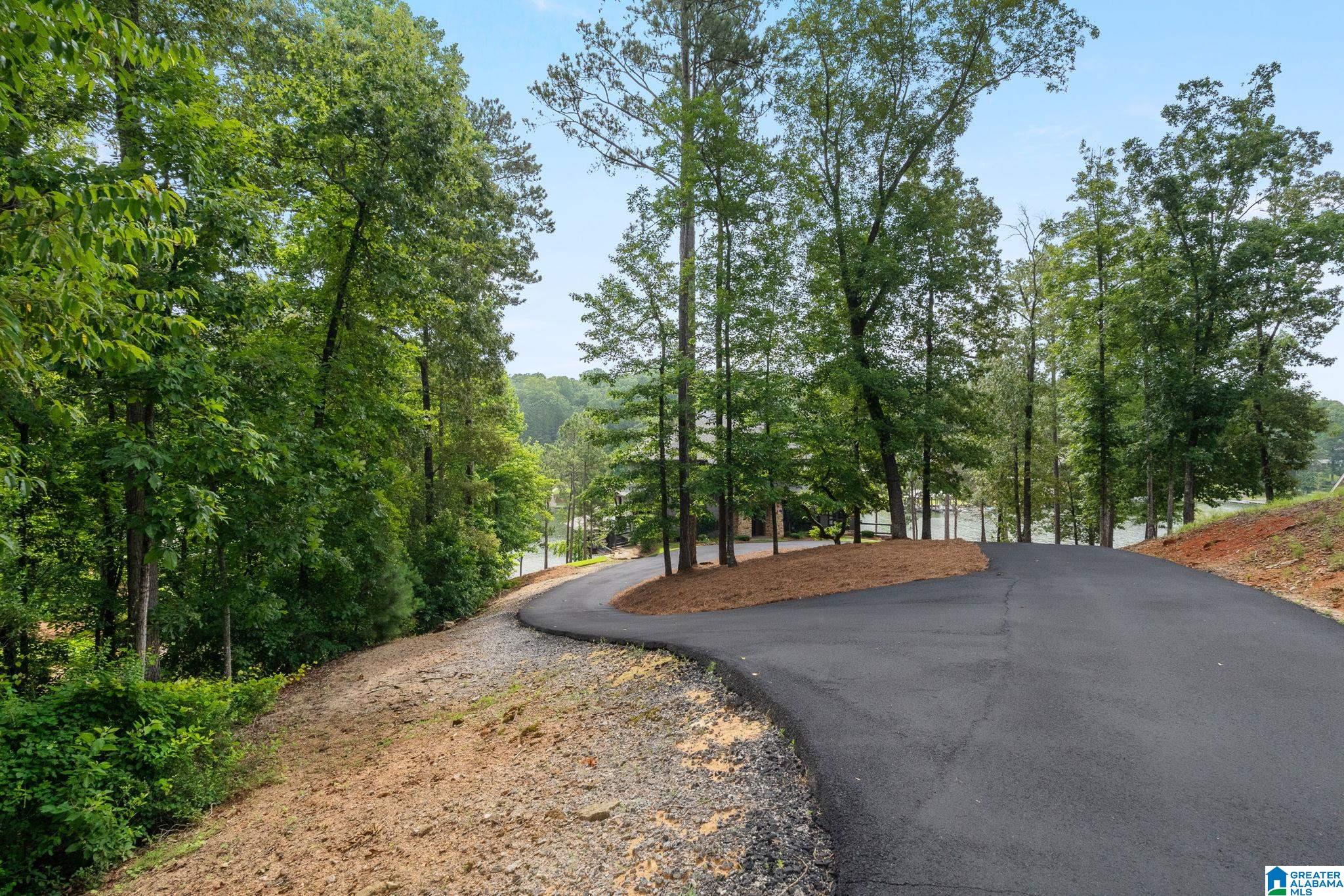 684 AMBER DRIVE