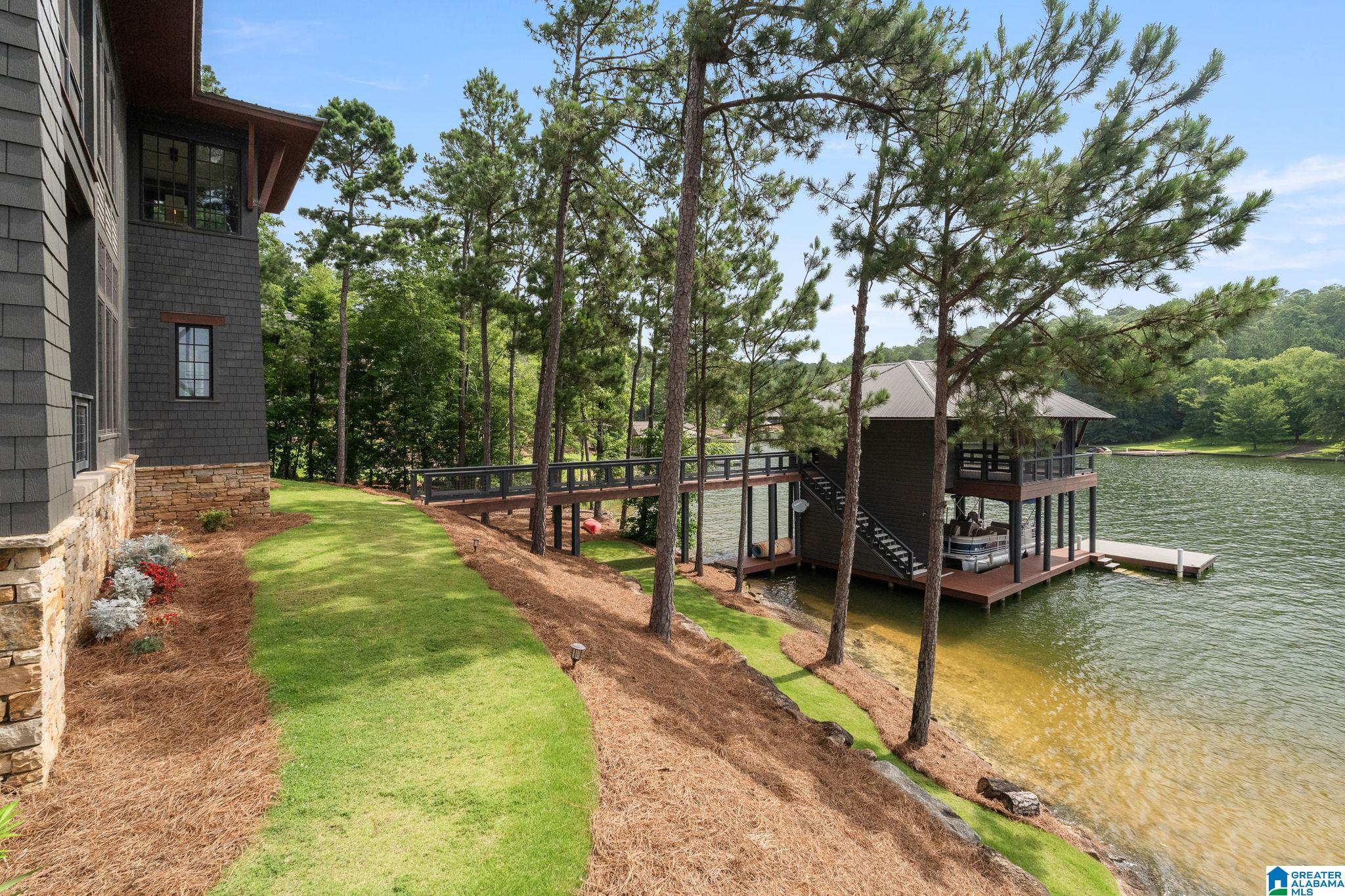 684 AMBER DRIVE