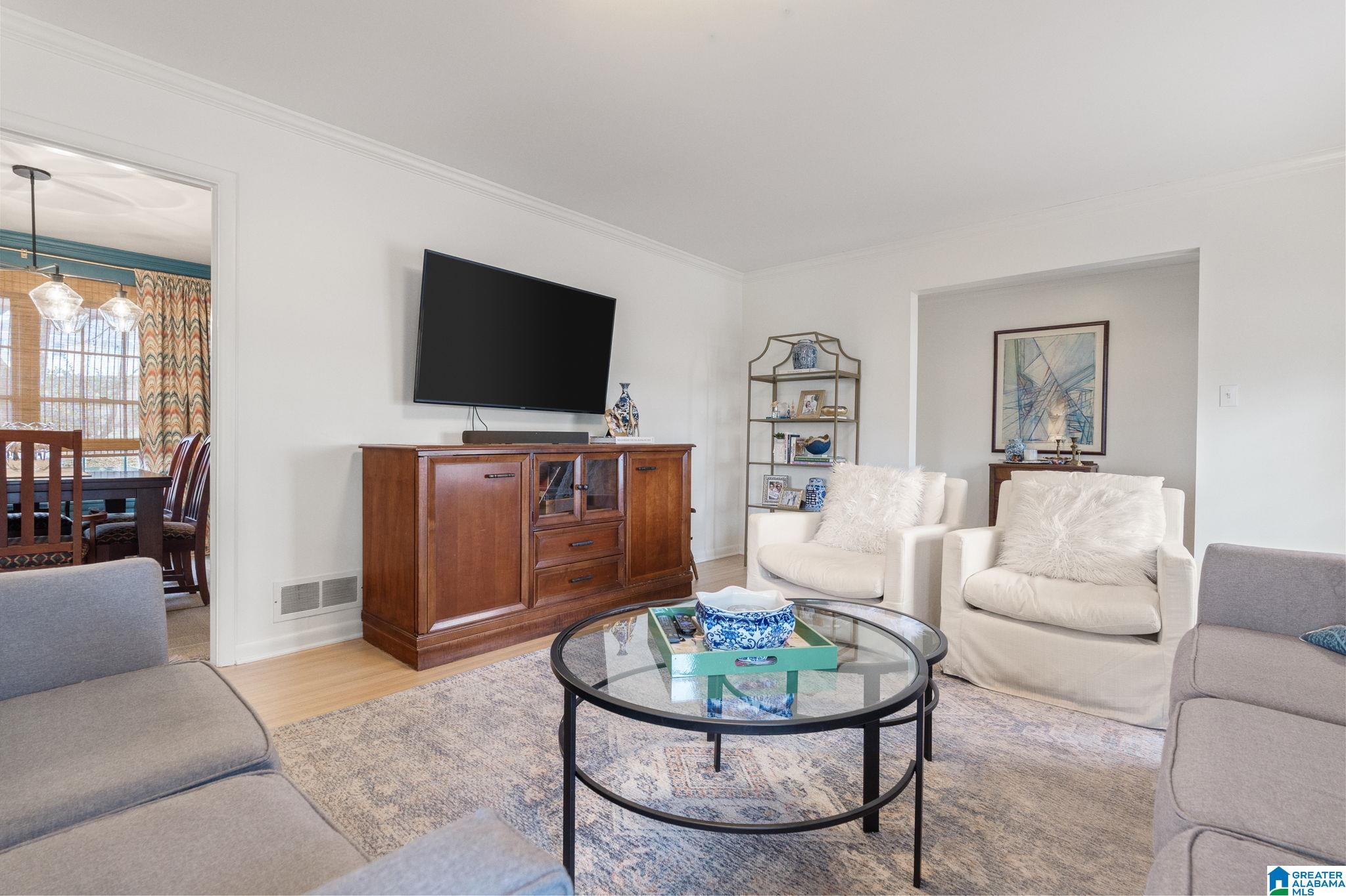 1008 VISTA CIRCLE