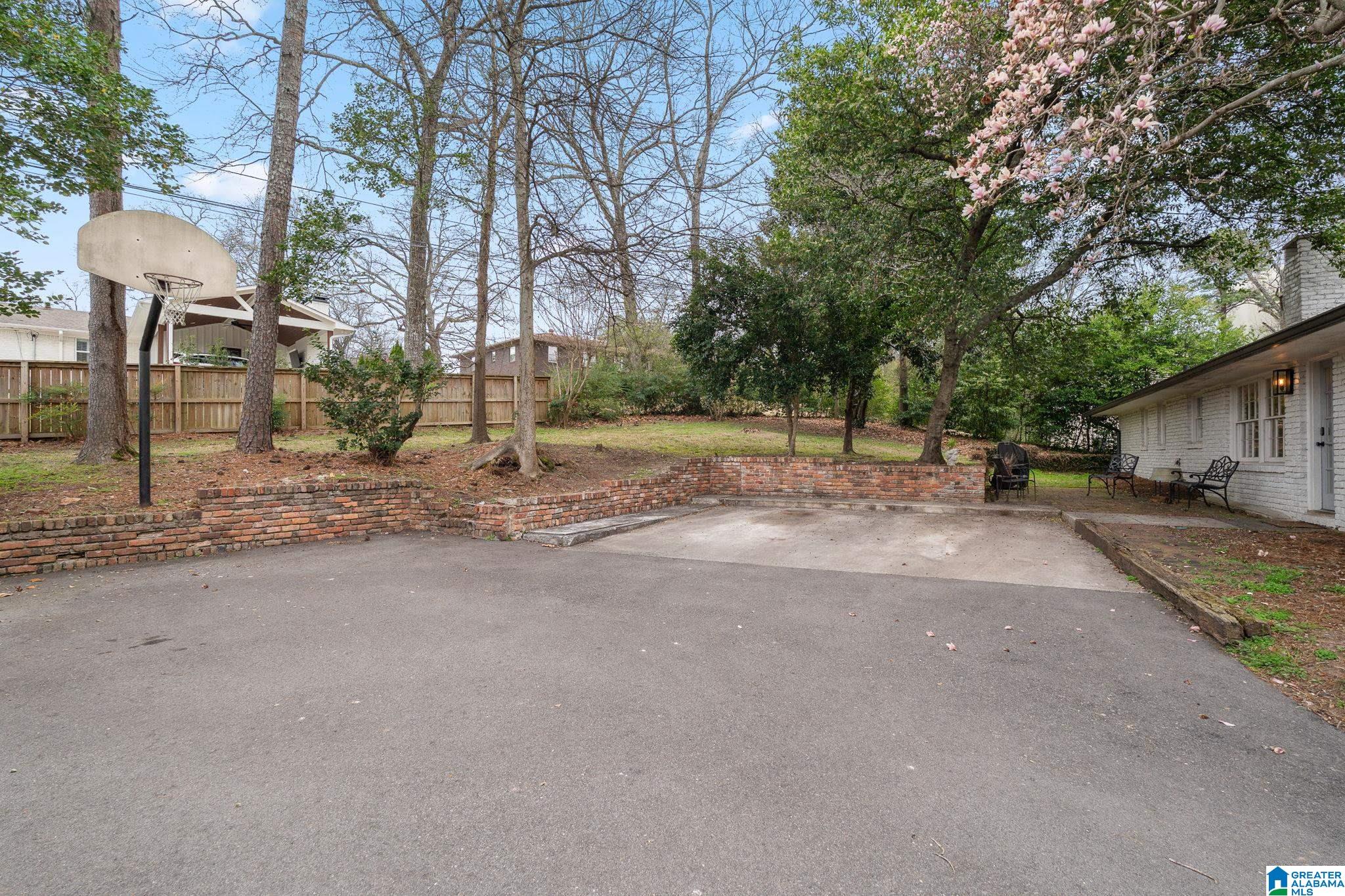 1008 VISTA CIRCLE
