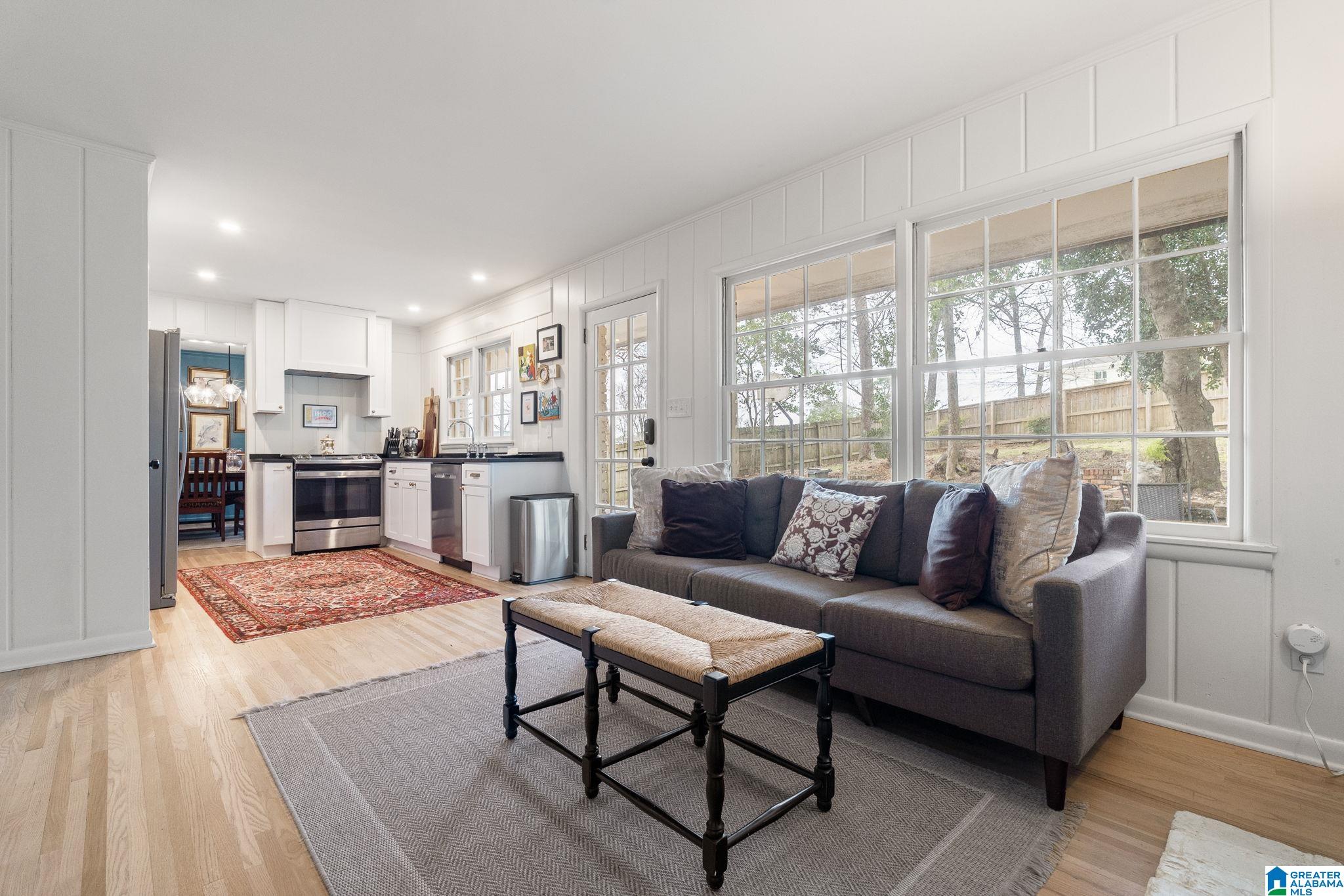 1008 VISTA CIRCLE