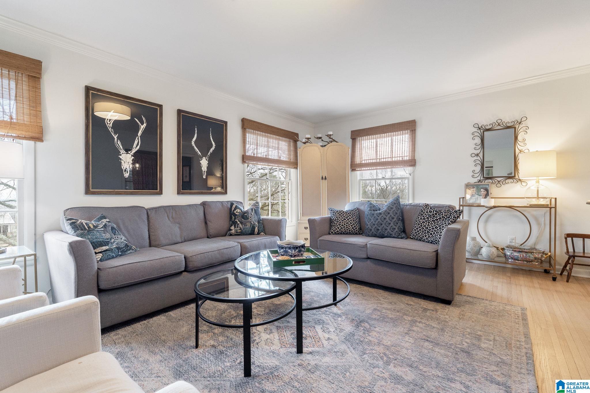 1008 VISTA CIRCLE