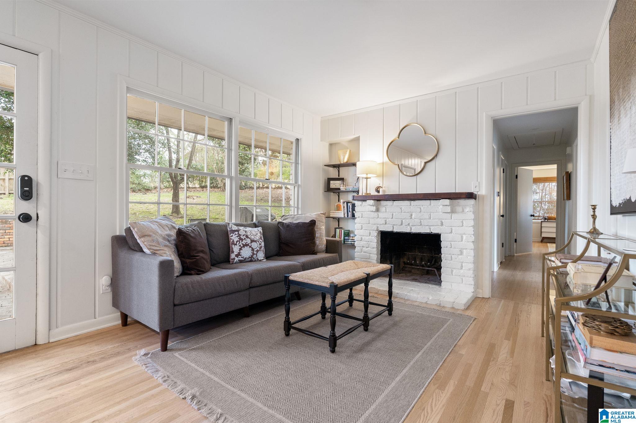 1008 VISTA CIRCLE