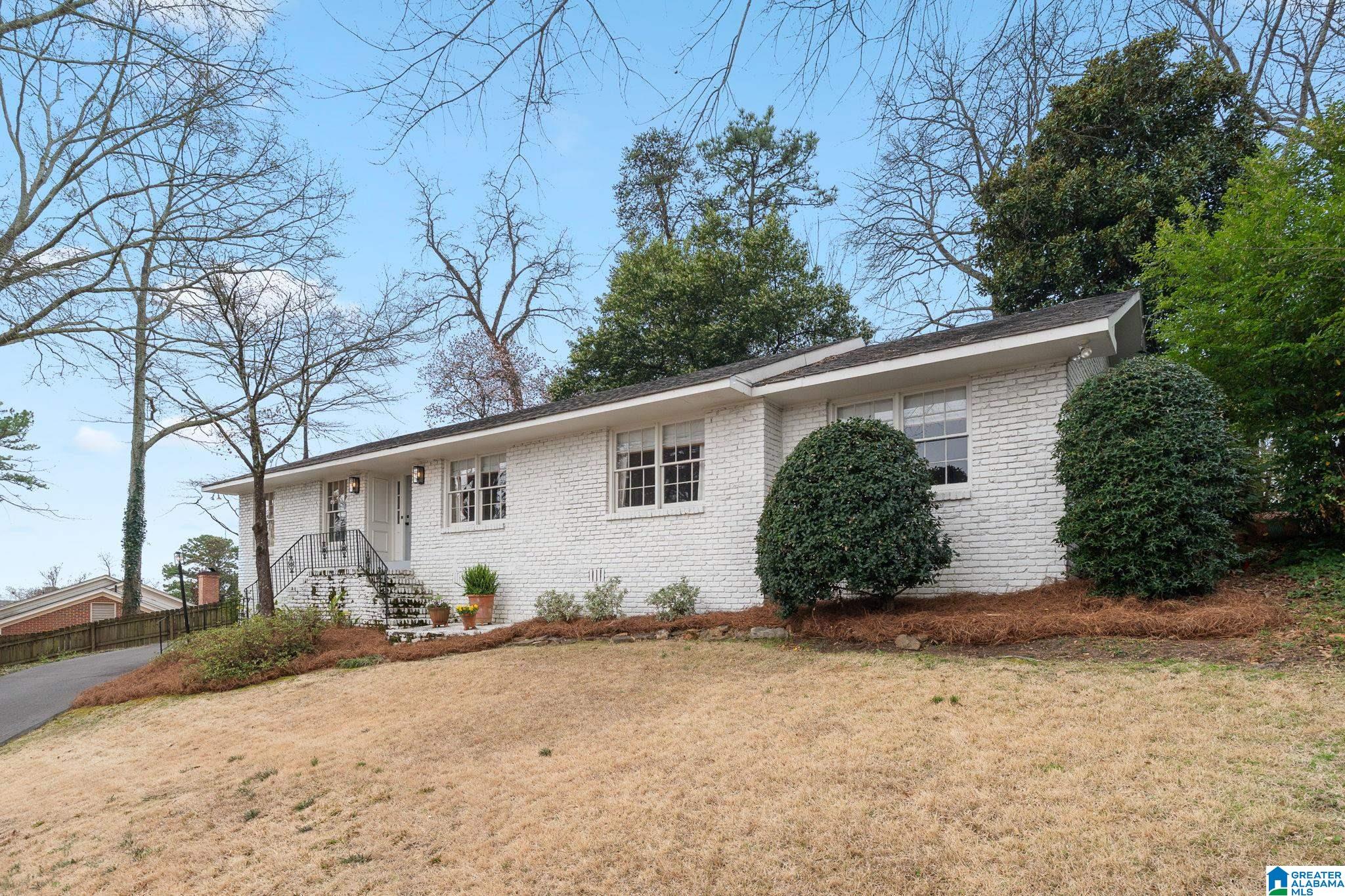 1008 VISTA CIRCLE