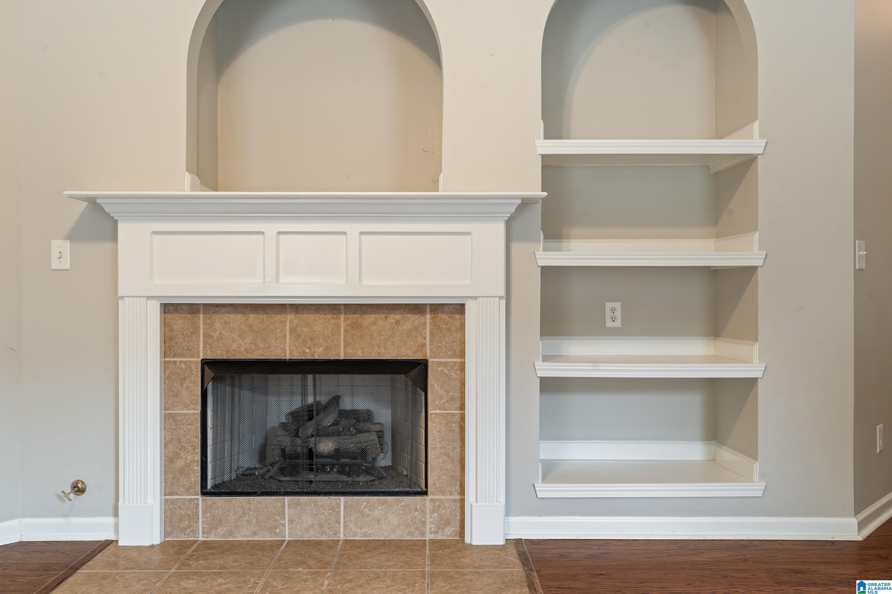 2828 OXMOOR GLEN DRIVE