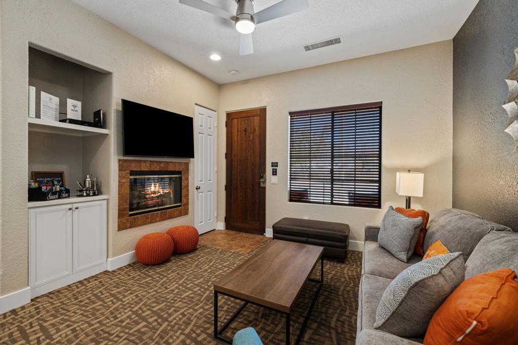 50700 Santa Rosa Plaza 1