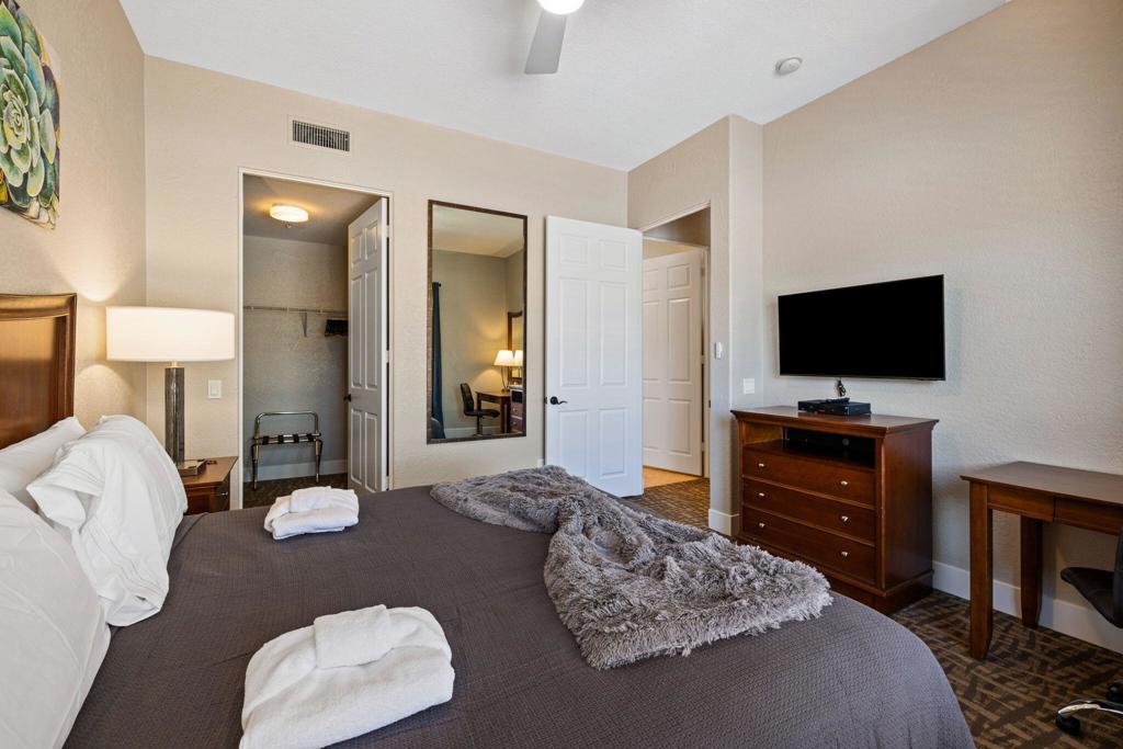 50700 Santa Rosa Plaza 1