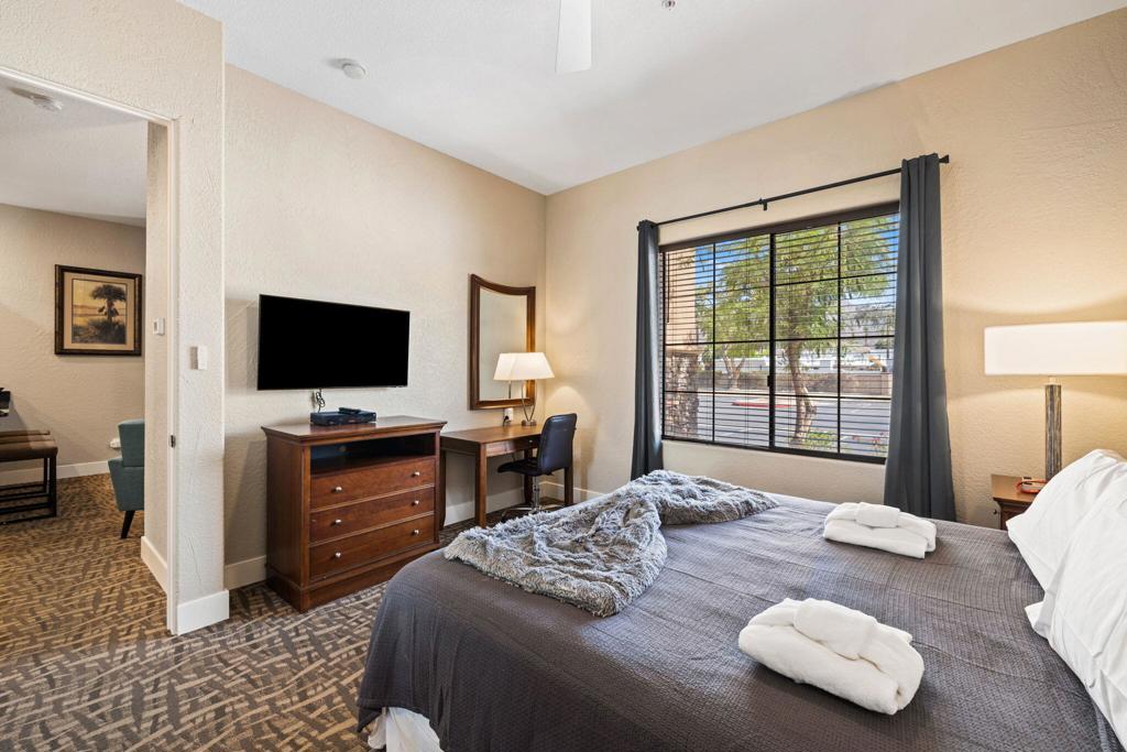 50700 Santa Rosa Plaza 1