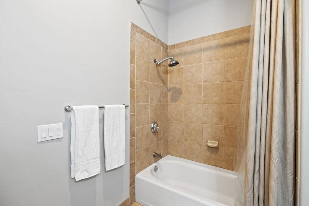 50700 Santa Rosa Plaza 7