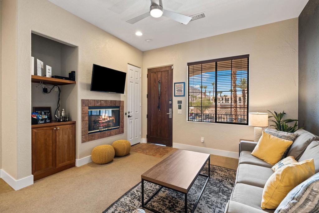 50700 Santa Rosa Plaza 7