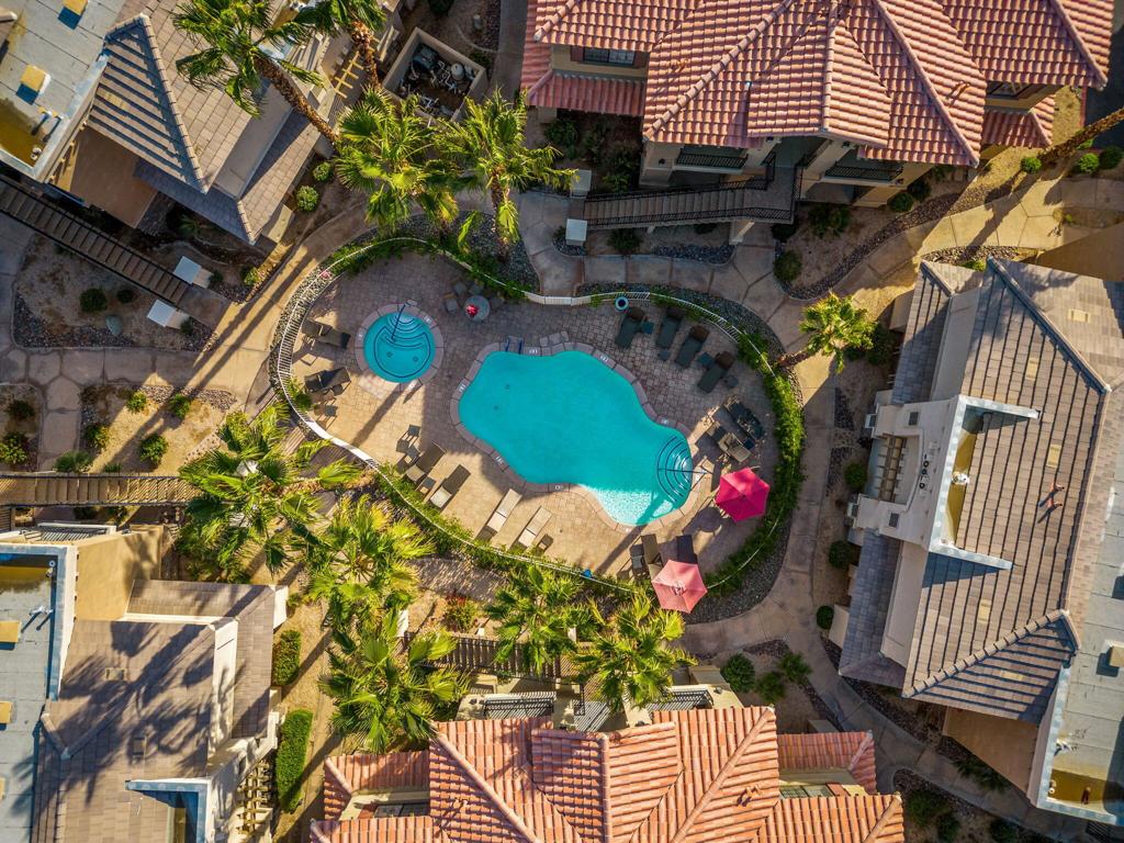 50590 Santa Rosa Plaza 1