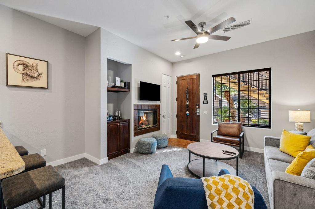 50590 Santa Rosa Plaza 1