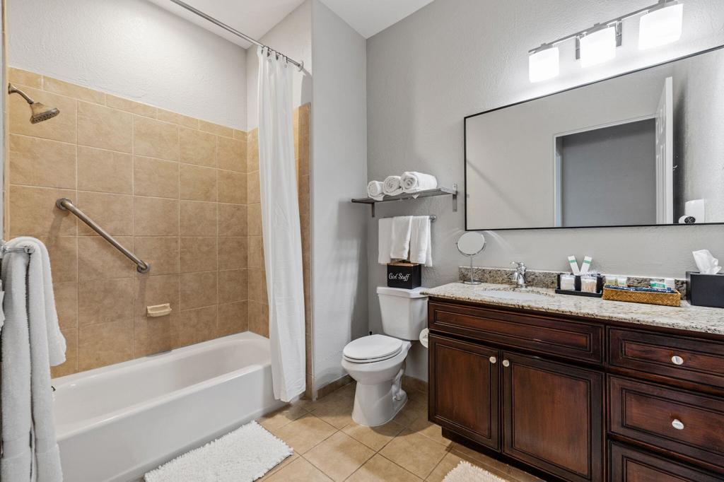 50590 Santa Rosa Plaza 1