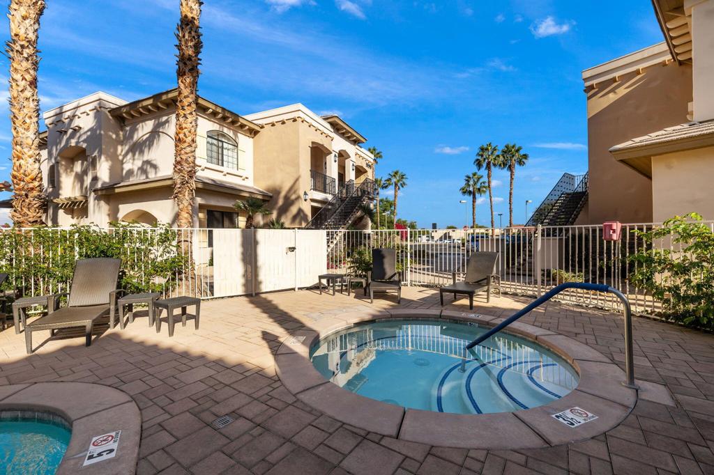50590 Santa Rosa Plaza 1