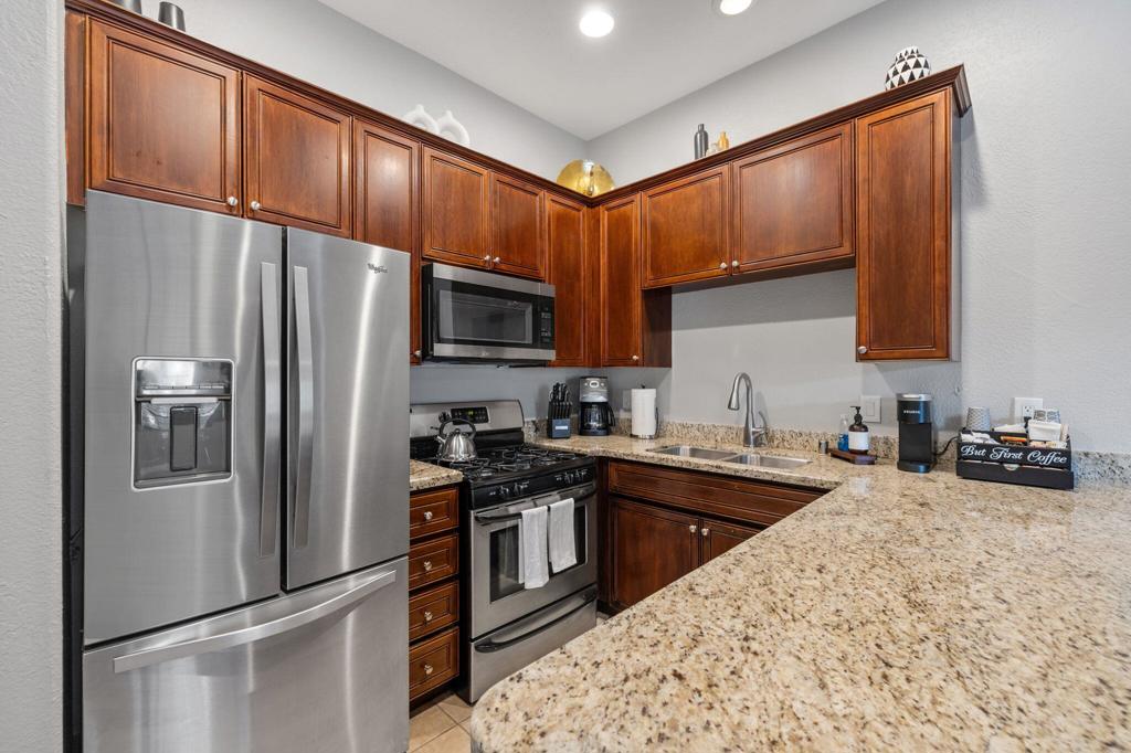 50590 Santa Rosa Plaza 1