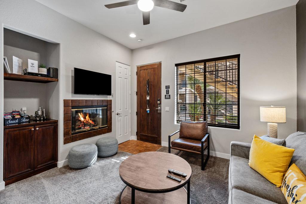 50590 Santa Rosa Plaza 1