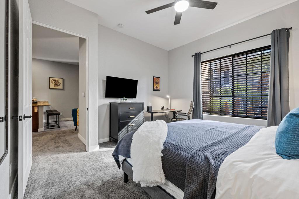 50590 Santa Rosa Plaza 1