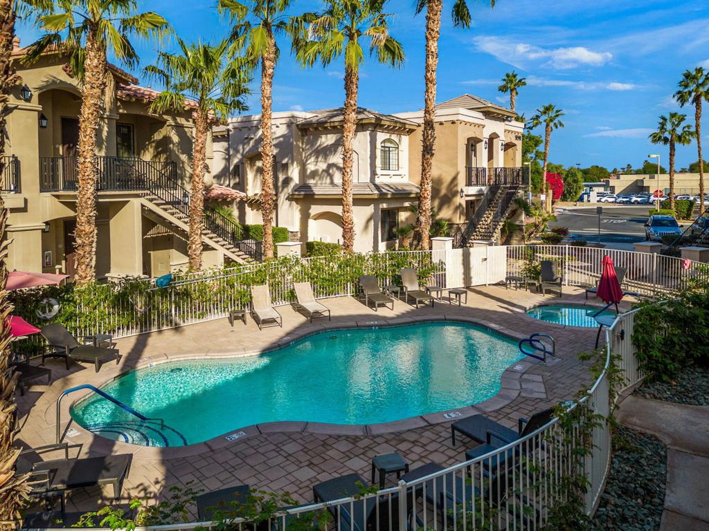 50590 Santa Rosa Plaza 1
