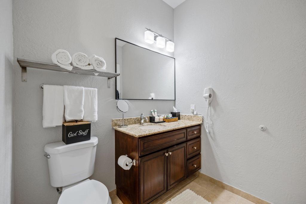 50590 Santa Rosa Plaza 1