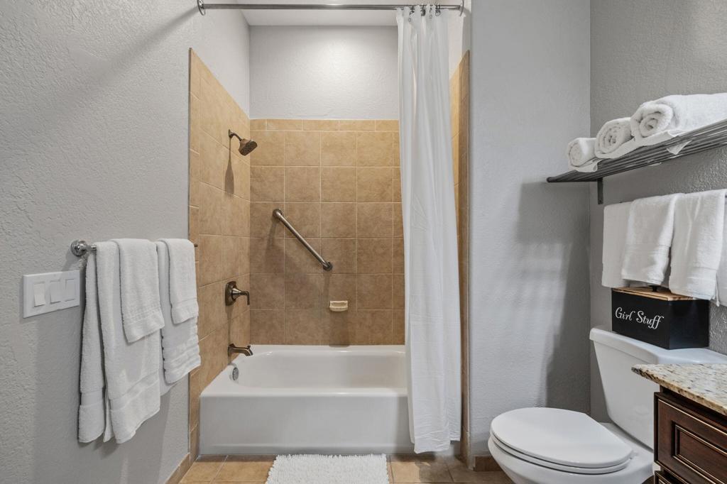 50590 Santa Rosa Plaza 1