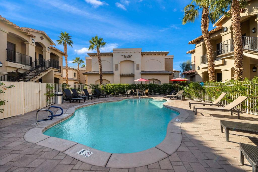 50590 Santa Rosa Plaza 1