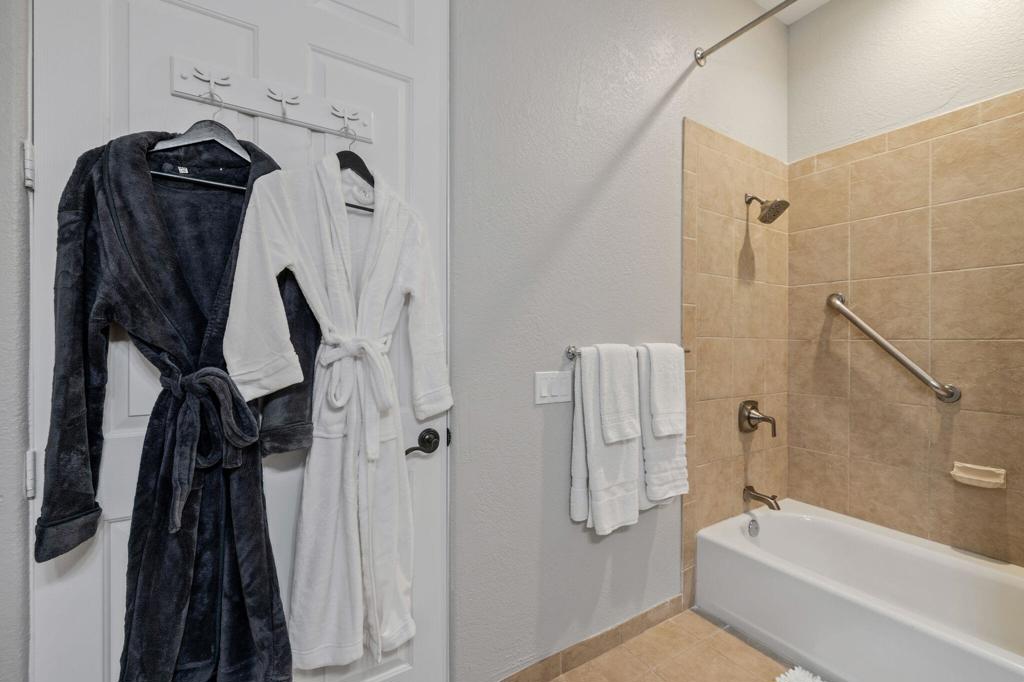 50590 Santa Rosa Plaza 1