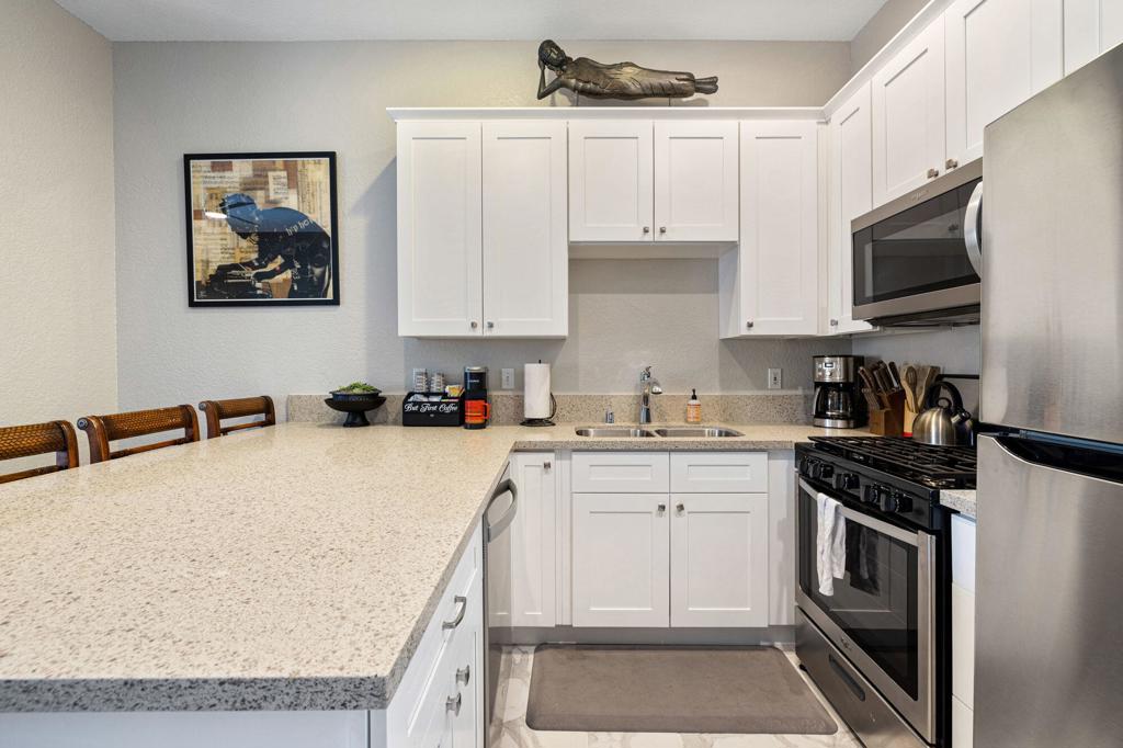 50750 Santa Rosa Plaza 6