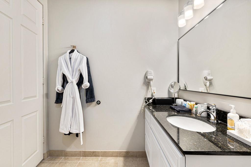 50750 Santa Rosa Plaza 6