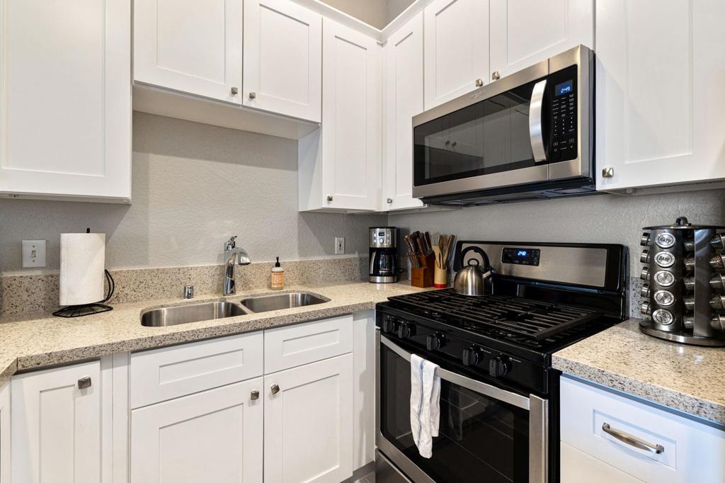 50750 Santa Rosa Plaza 6