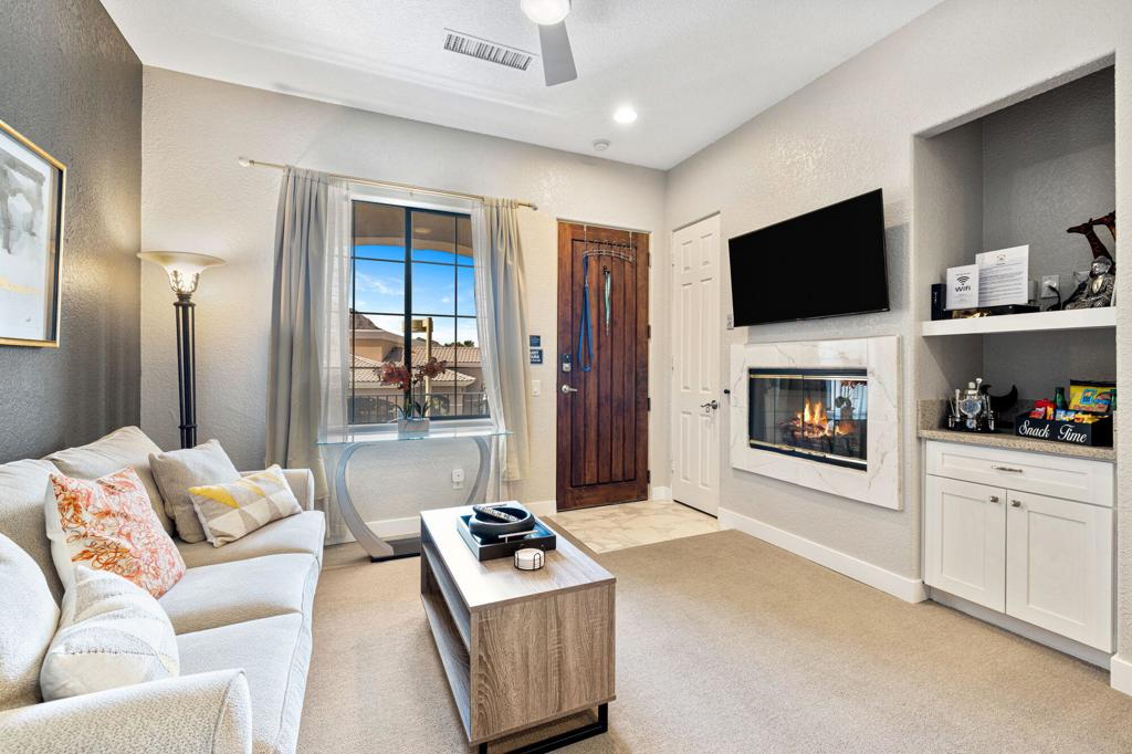 50750 Santa Rosa Plaza 6