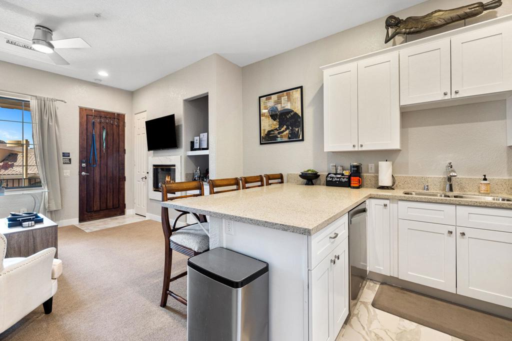 50750 Santa Rosa Plaza 6