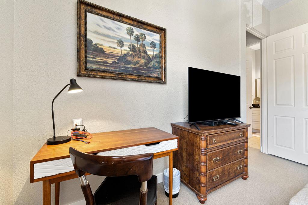 50750 Santa Rosa Plaza 6