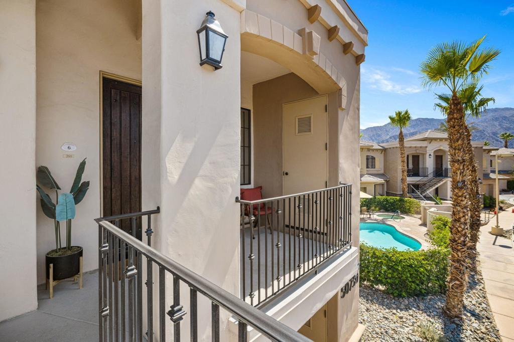 50750 Santa Rosa Plaza 6
