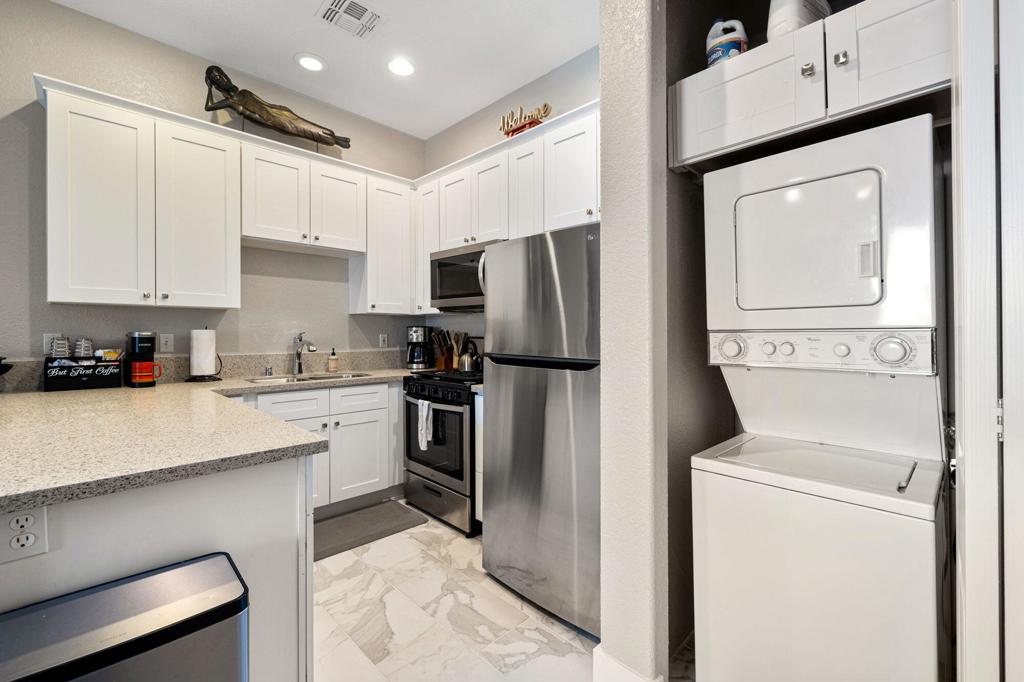 50750 Santa Rosa Plaza 6