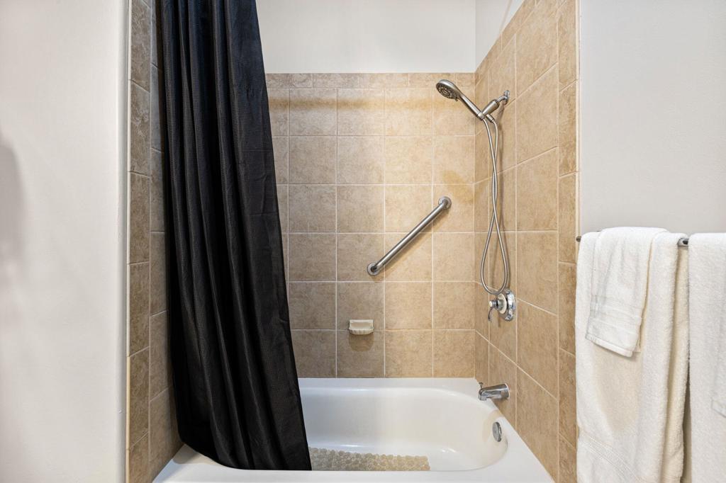 50750 Santa Rosa Plaza 6