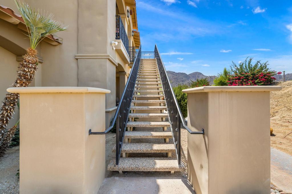 50610 Santa Rosa Plaza 7