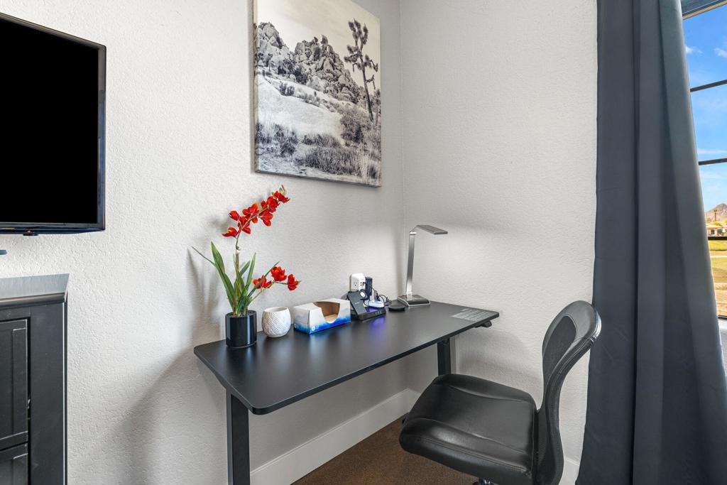 50610 Santa Rosa Plaza 7