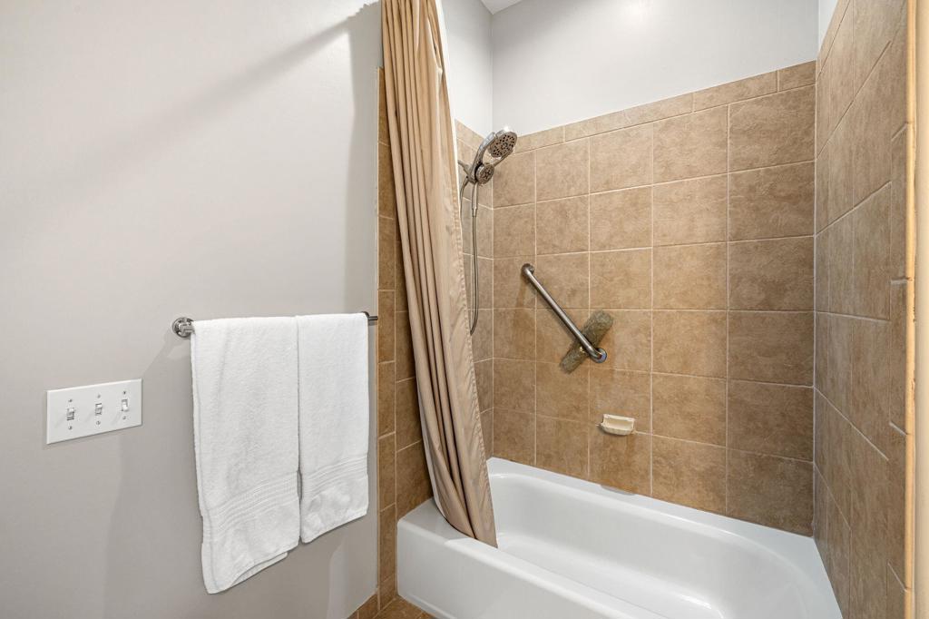 50610 Santa Rosa Plaza 7